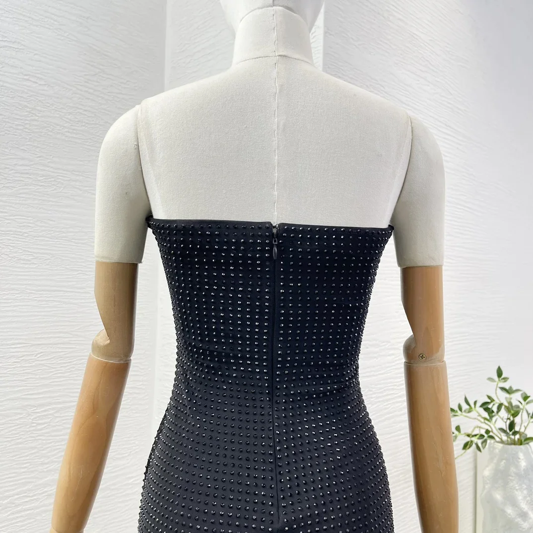 Черное 2024 новое летнее платье высшего качества без рукавов с вырезами и