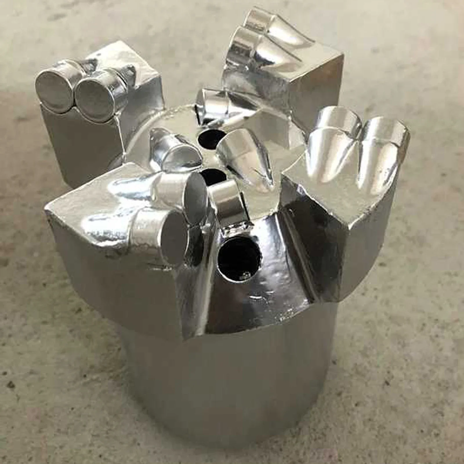 Water-Drop Rock Geology Coalfield Diamond Pdc Трехкрыльная вогнутая композитная деталь Водяная бита