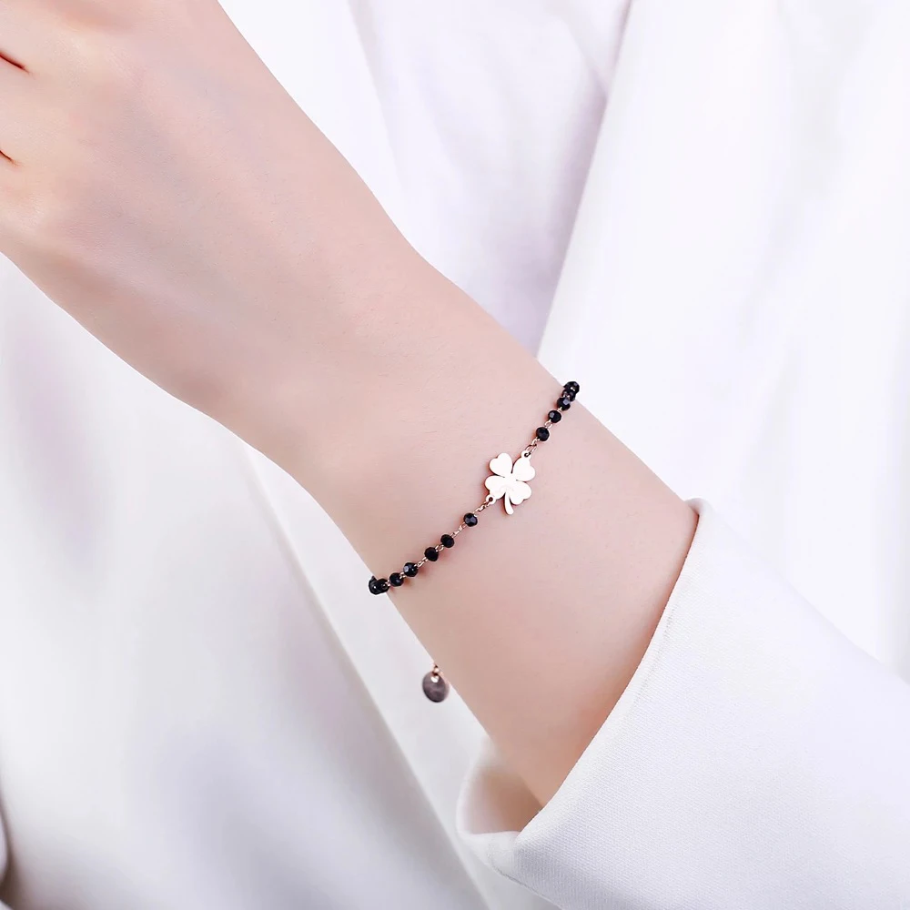 

Браслет женский из нержавеющей стали с шармами в виде четырехлистного клевера