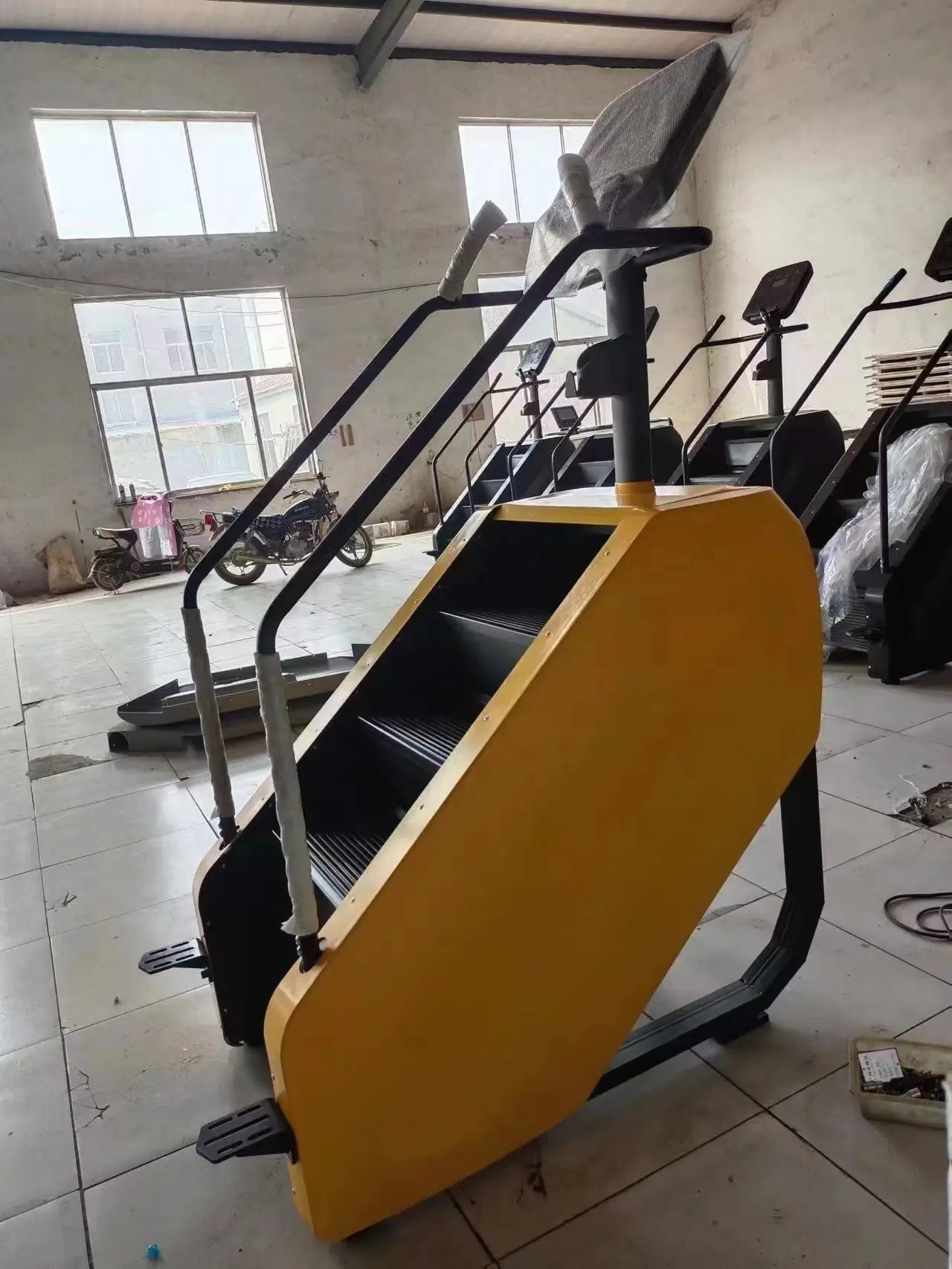 Тренажер для дома 2026: Степпер-тренажер Stairmaster для вертикальных кардиотренировок, имитирующий подъем по лестнице (art.: 3920d9df4e178) - 3920d9df4e178