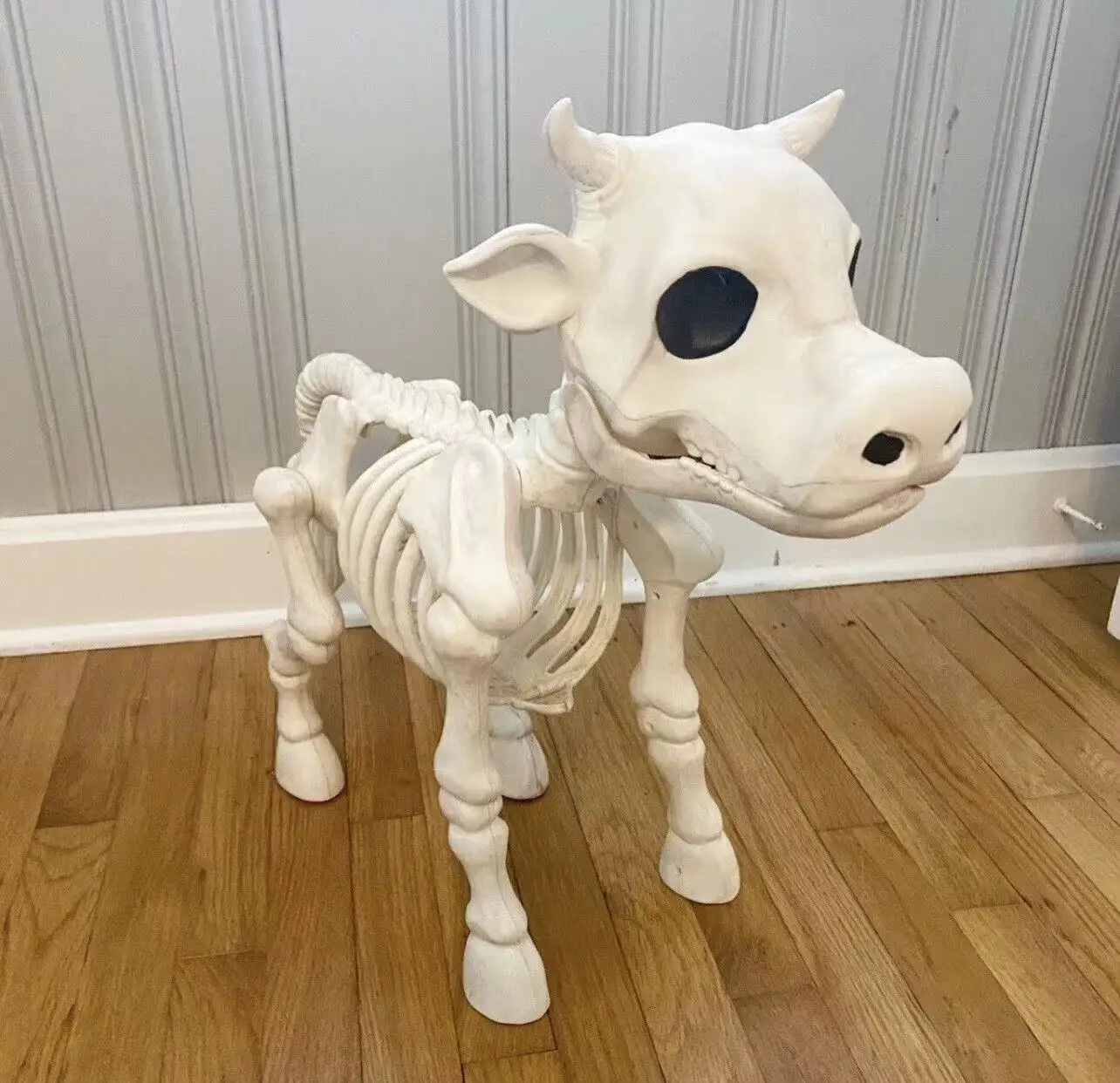 

Simulated Cow and Horse Skeleton Skeleton Resin Statue Animal Skeleton Trick Props Halloween Horror Decorative Ornaments