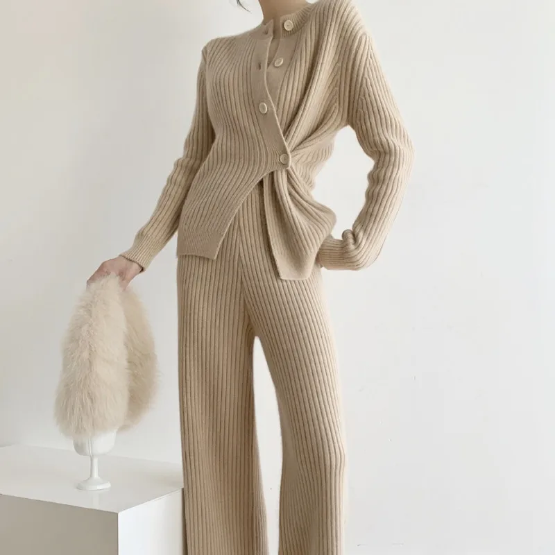 Женский трикотажный кардиган с длинным рукавом и брюки с широкими штанинами