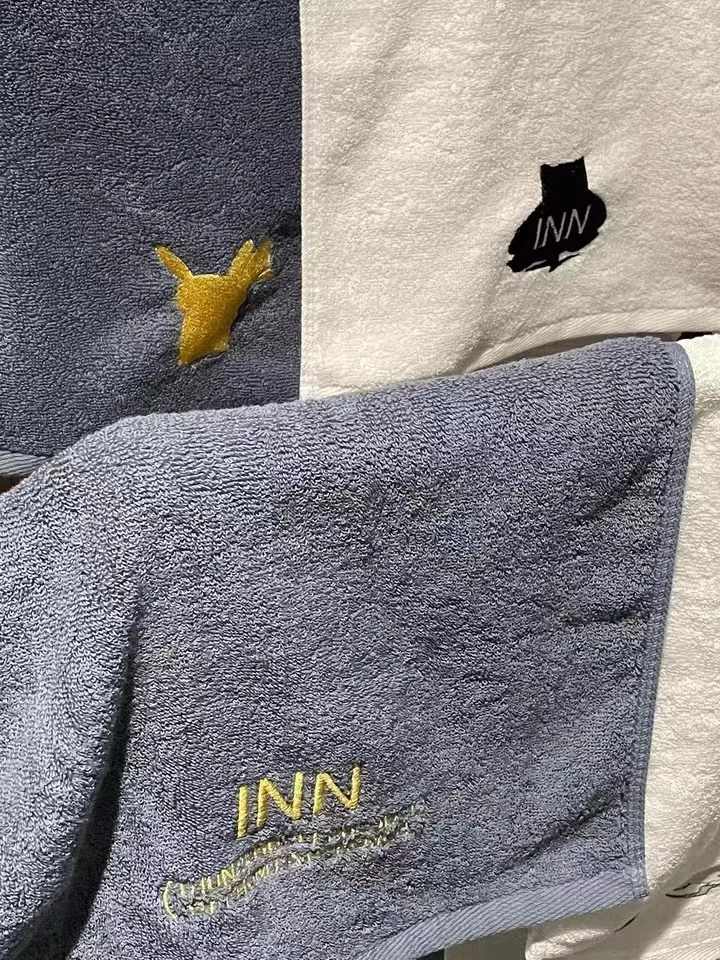 

Модное серое белое полотенце с молнией и сокровищами для пары