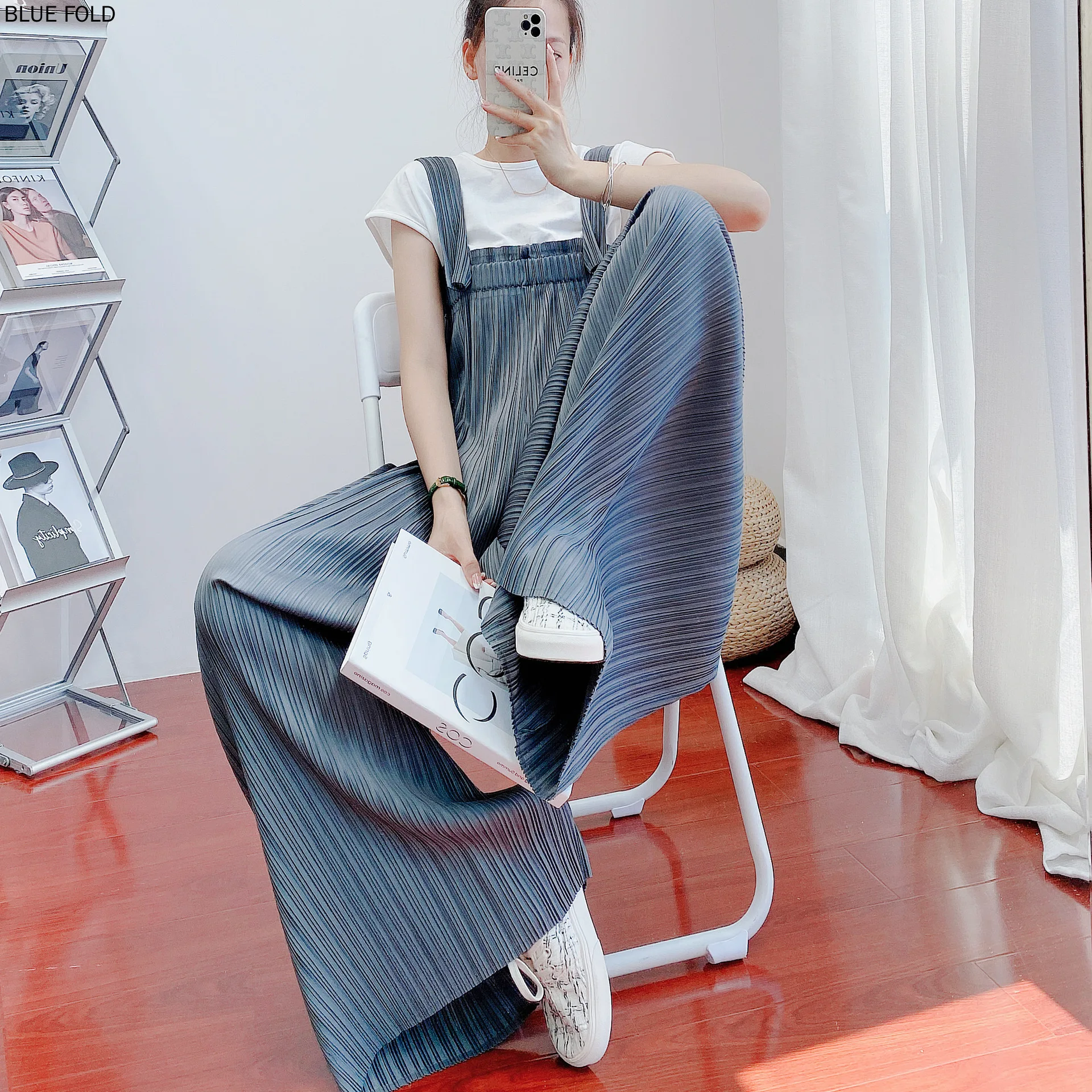 

Pleated Summer New Fashion Loose Jumpsuit Women Miyake Wide-leg Overalls Temperament Slim Jumpsuit PLEATS Combinaison Bodysuit