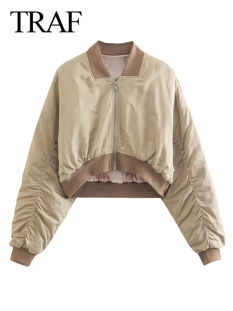 

Женская короткая куртка на молнии с длинным рукавом и поясом на резинке