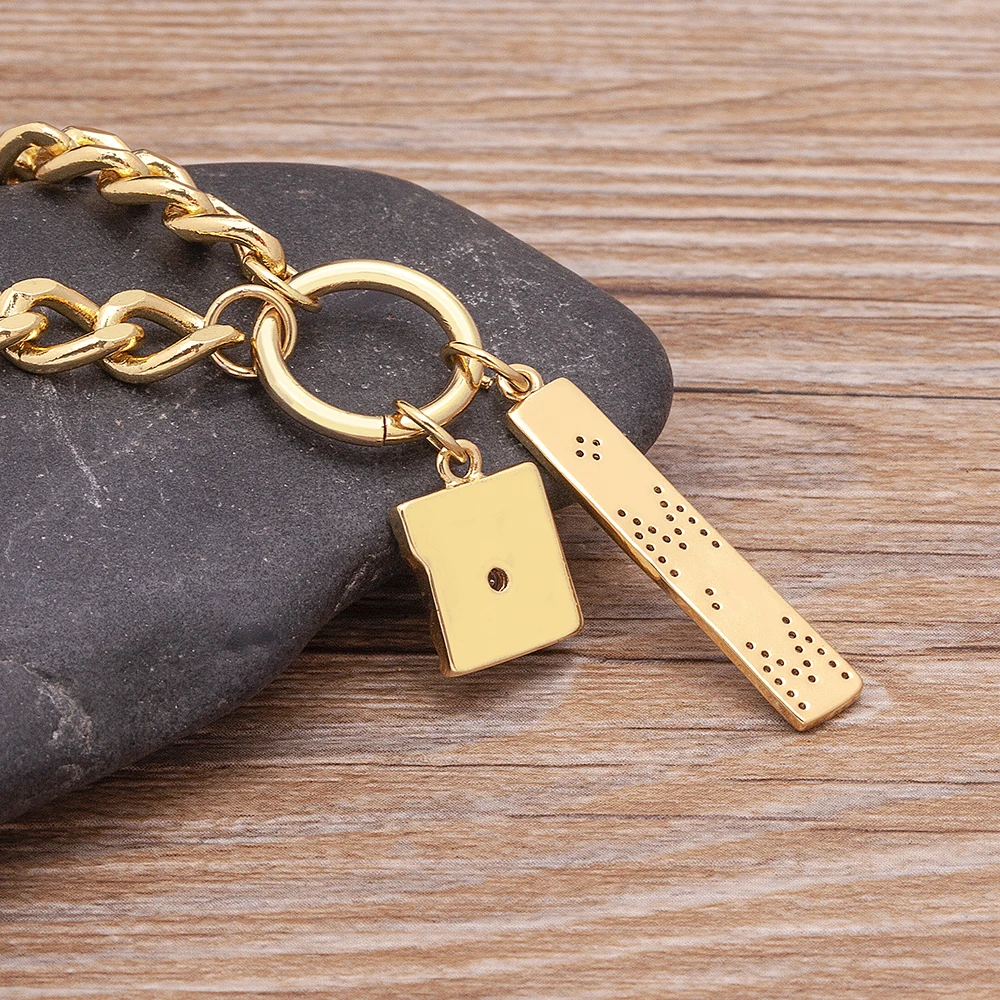 Женское колье с подвеской в форме сердца фианитом