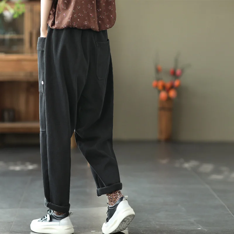 Женские свободные утепленные джинсовые брюки с поясом на резинке однотонные