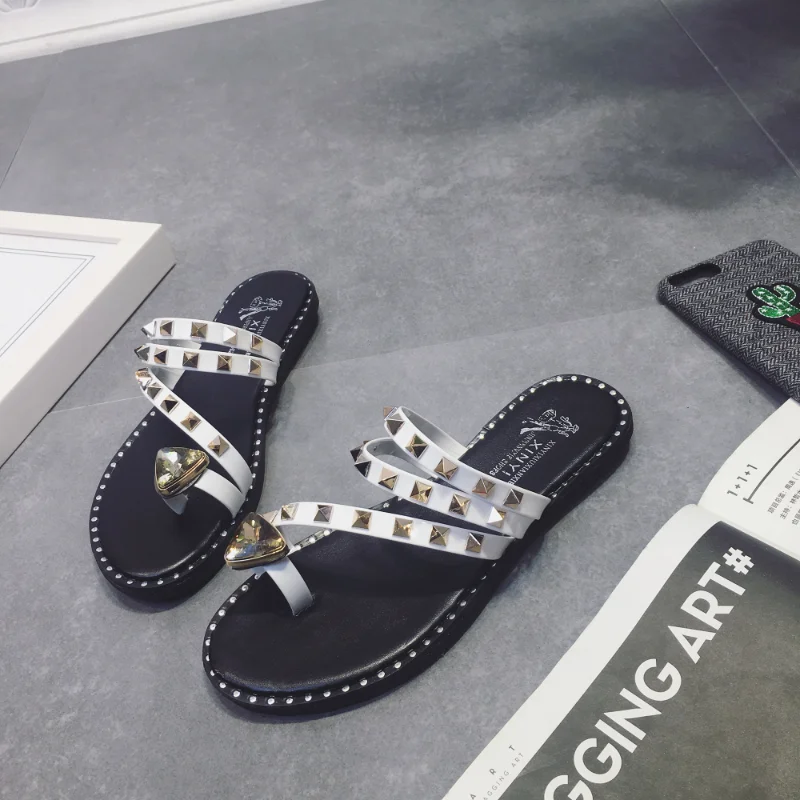 

2023 Summer Rivet Slippers High Quality Designer Non-Slip Wooden Flat Women Sandals Comfortable Luxury Transparent Fashion