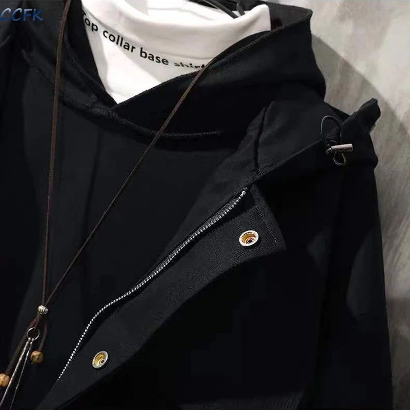 Женская куртка в стиле эмо