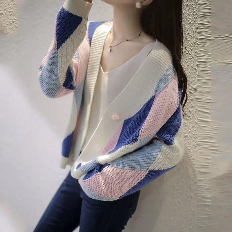 

2022 Autumn and Spring Fashion Ladies Long Sleeve New Knitted Cardigan Loose Korean V Neck Argyle Sweater Women Casual Tops S29