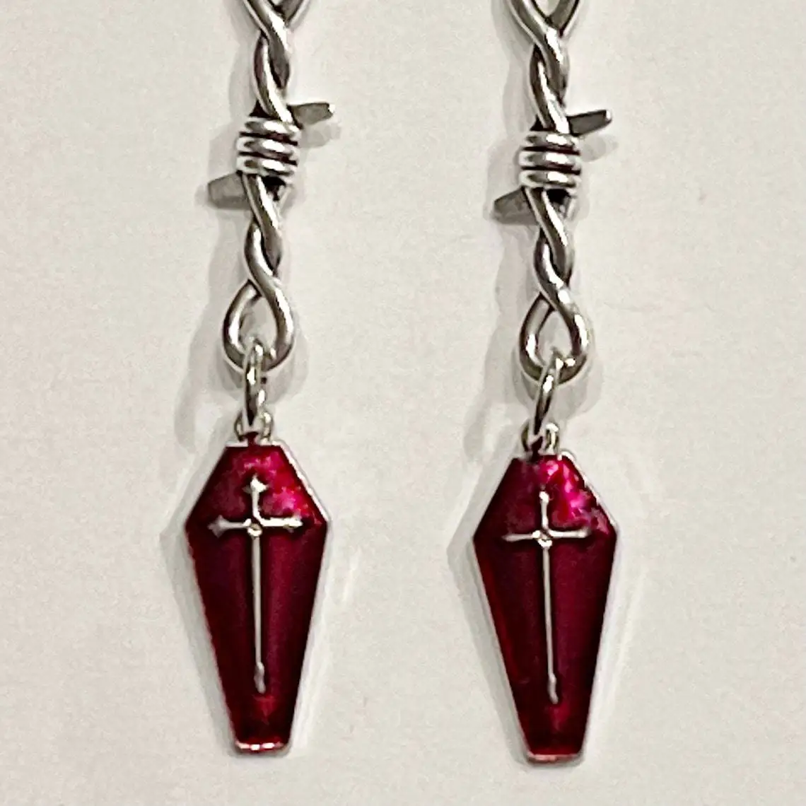 Yk2 Подвесные серьги в виде красного гроба Креста меча шипов загадочная