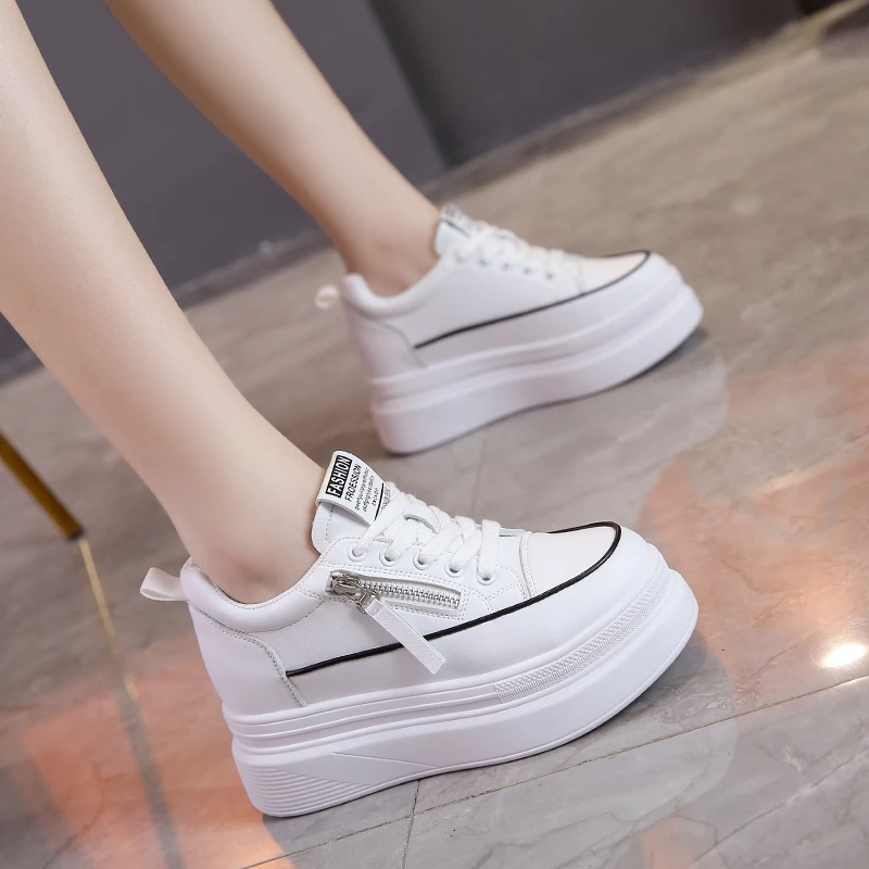 

Новые белые туфли на толстой подошве на каблуке, на весну и осень