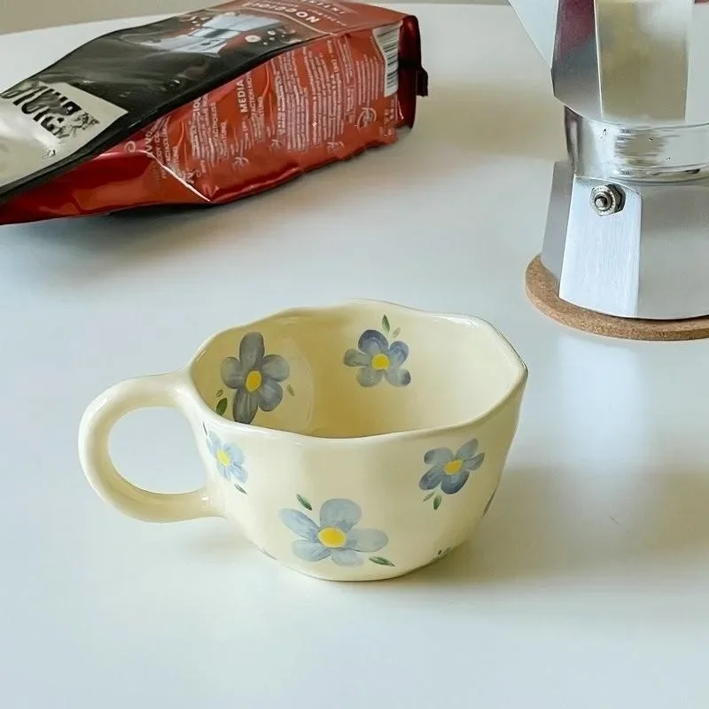 Керамическая кружка с ручным защемлением