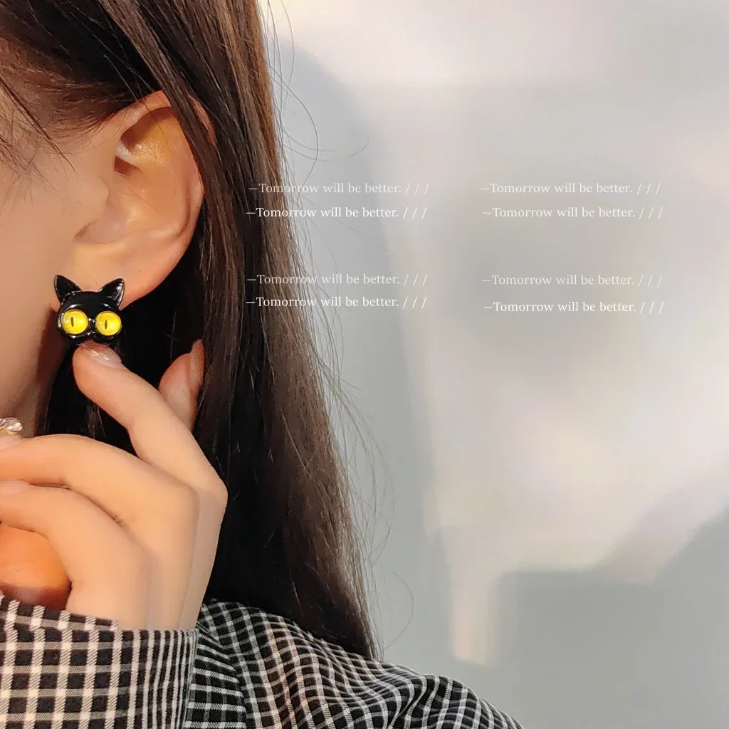 Асимметричный дизайн серьги-гвоздики премиум-класса с голубыми глазами и