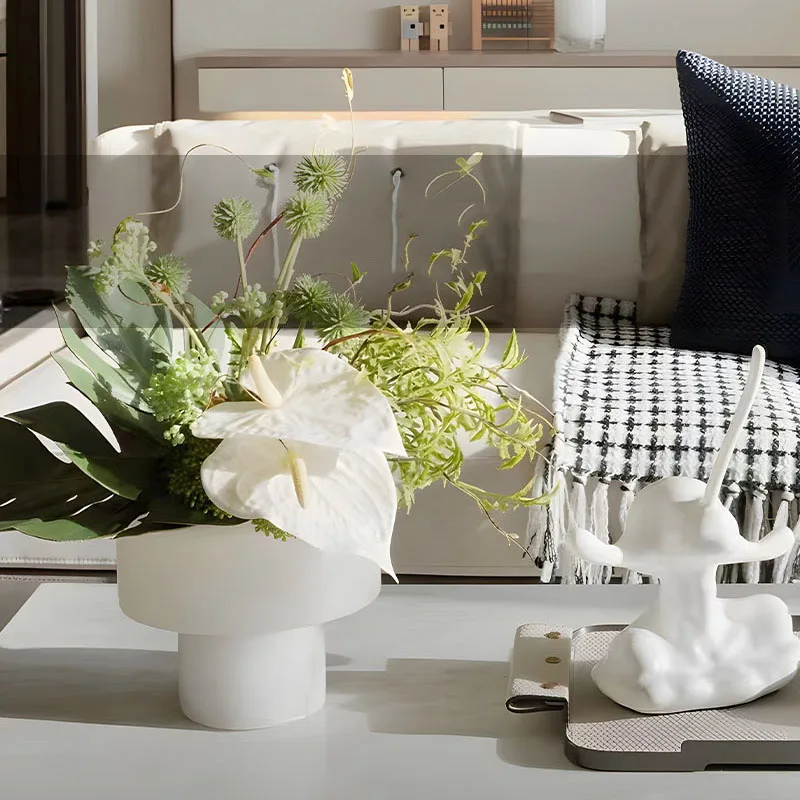 Цветочная ваза LA TROUVAILLE из мрамора