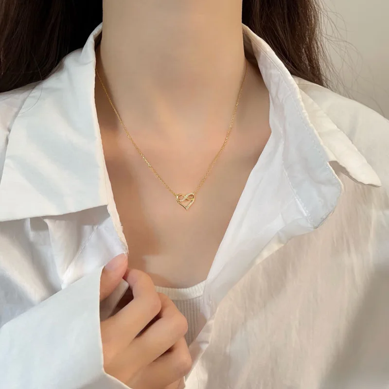 

Korean Fashion Flash Zircon Love Pendant Necklaces for Women Heart-shaped Choker Clavicle Chain Necklace Female Jewelry Collares