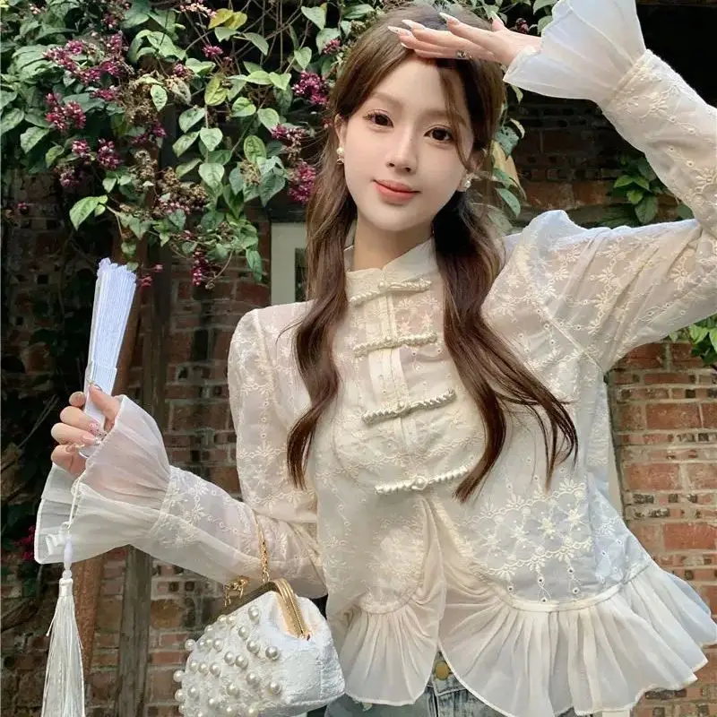 Короткая чувственная рубашка с тонкими рукавами и воротником-стойкой весенний