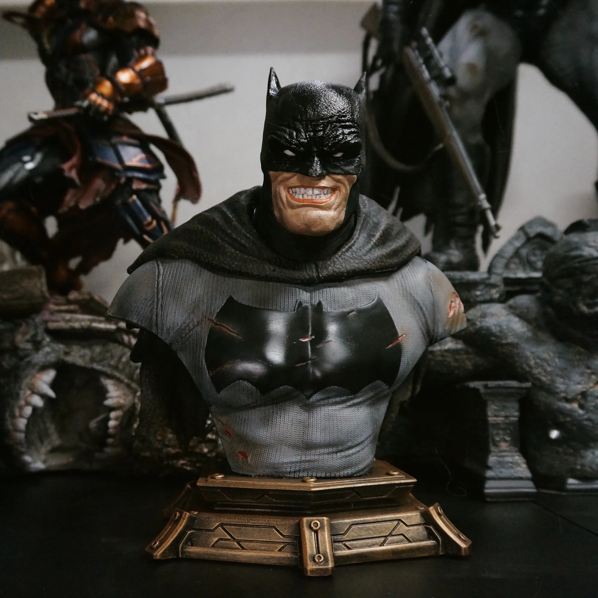 

DC1/3 фигурка Бэтмена Лига Справедливости Темный рыцарь Сменные головы Статуя Модель украшения игрушки подарок