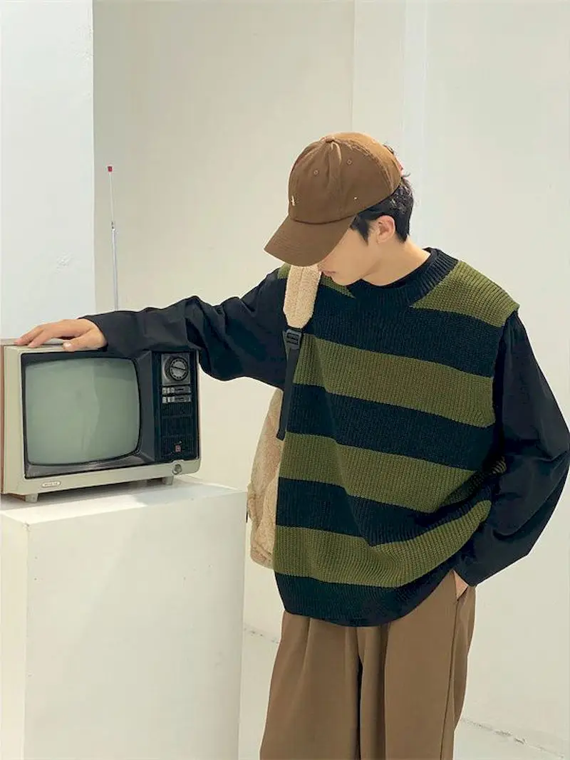 

Men Striped Sweater Vest Autumn Vintage Colorblock Wool Knitted Male Korean Style Trend Loose V-neck Waistcoat Y2k Vest Sweater
