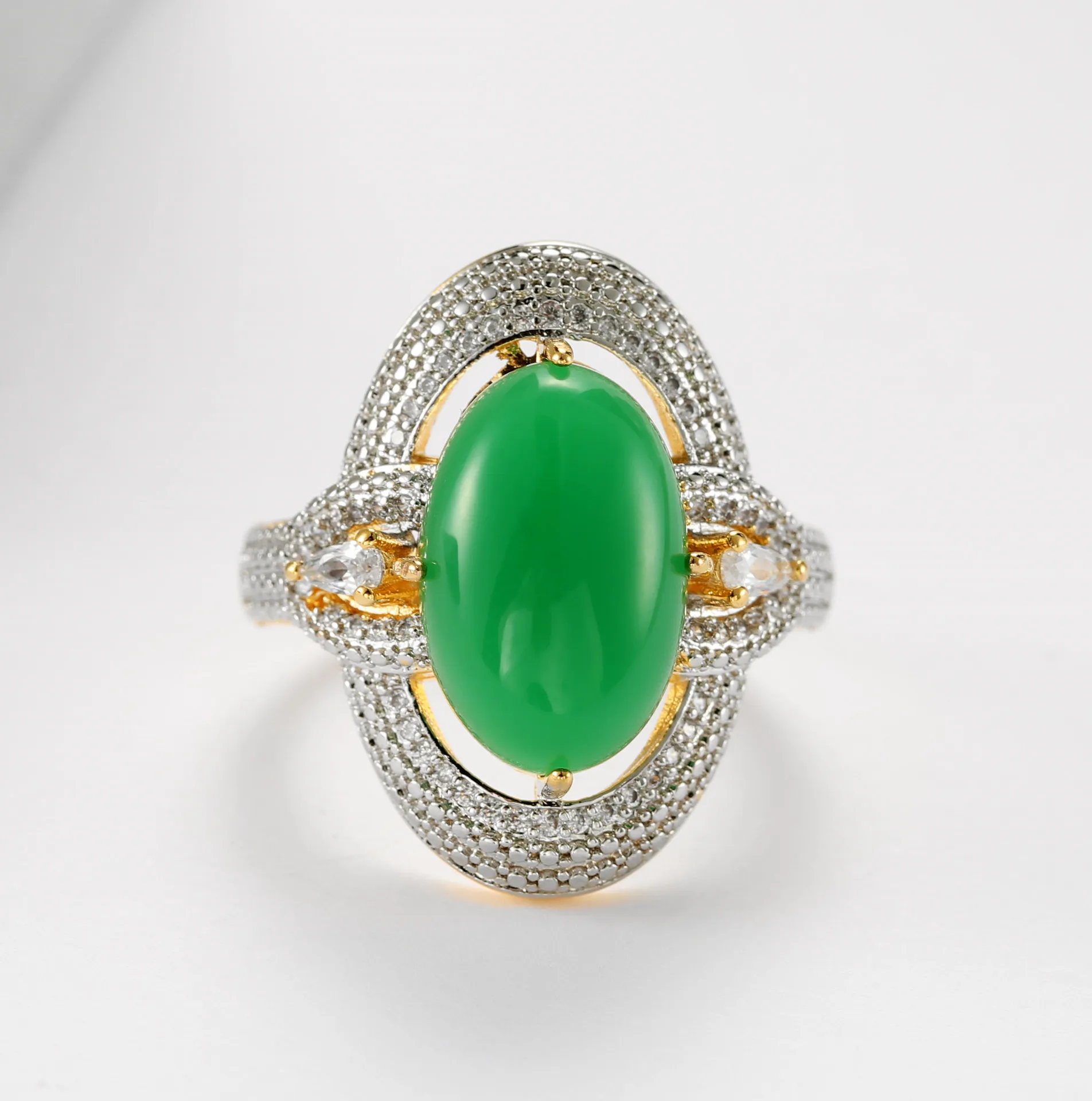 

Hot Sale Luxury Elegant Ladies Fashion Inlaid Green Ring Hollow Oval Female Ring Temperament Casual Party Engagement