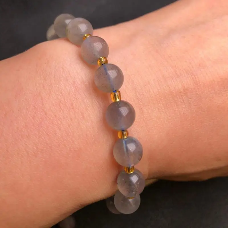 Женский браслет из натурального лунного камня эластичный с круглыми бусинами 9