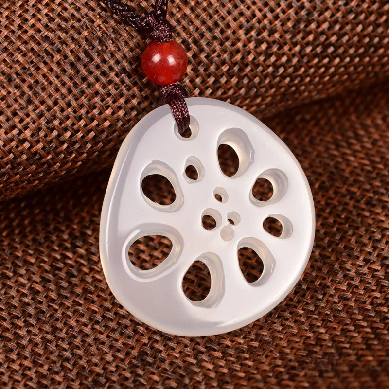 

Ожерелье с подвеской в виде корня лотоса из натурального белого нефрита для мужчин и женщин, модные ювелирные изделия, халцедон с ручной рез...