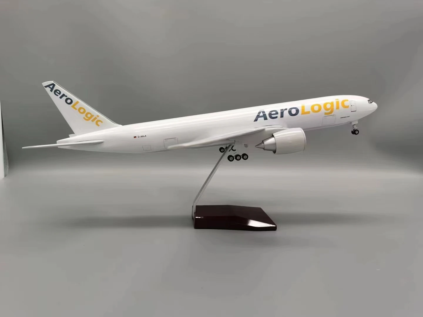 

Модель самолета Boeing B777