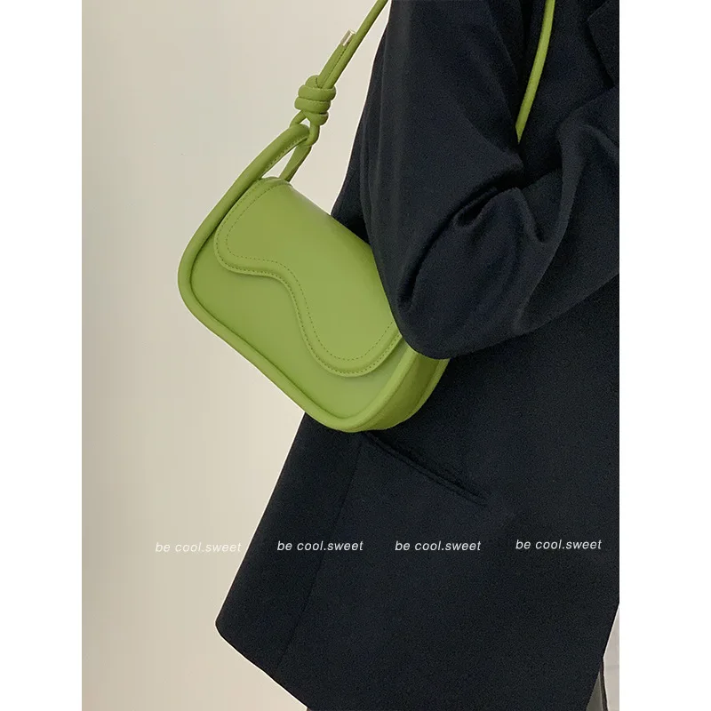 

Французская сумка на плечо, женская сумка, нишевая дизайнерская сумка на плечо, лето 2022, маленькая квадратная сумка, простая сумка-мессендже...