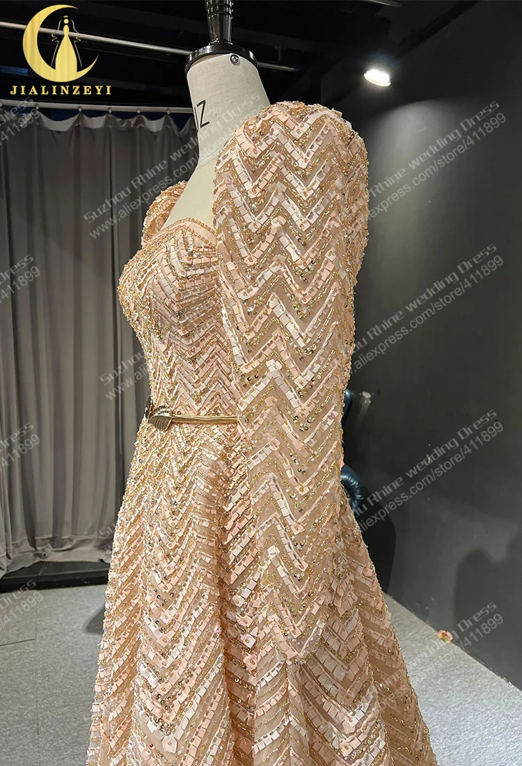 Рисунок 5 - Женское платье с длинным рукавом