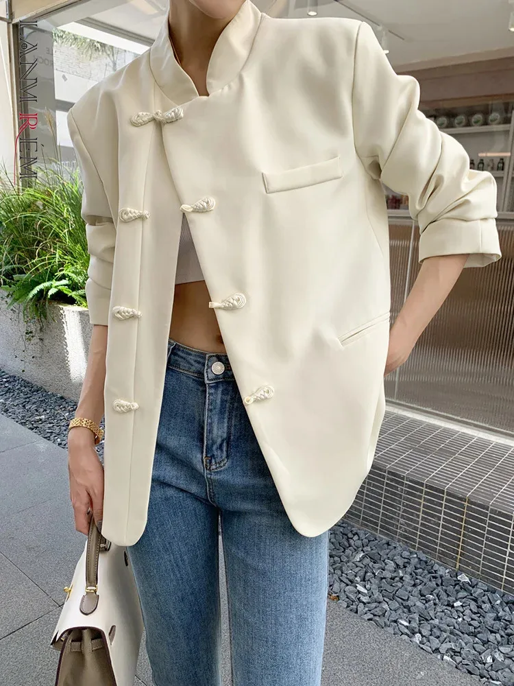 

[LANMREM] Fashion Solid Blazer For Women Beige Stand Neck Single Breasted Long Sleeve Simplicity Jackets 2023 Autumn New 26D2994