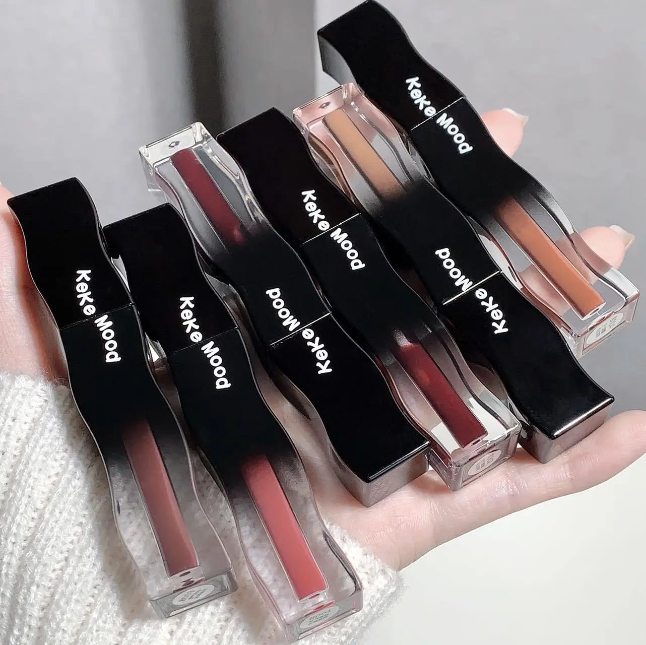 

Kekemood Black Feather Lip Glaze Mirror Water Luminous Doodle Lips Moisturizing No Fading No Sticking Cup Lipstick