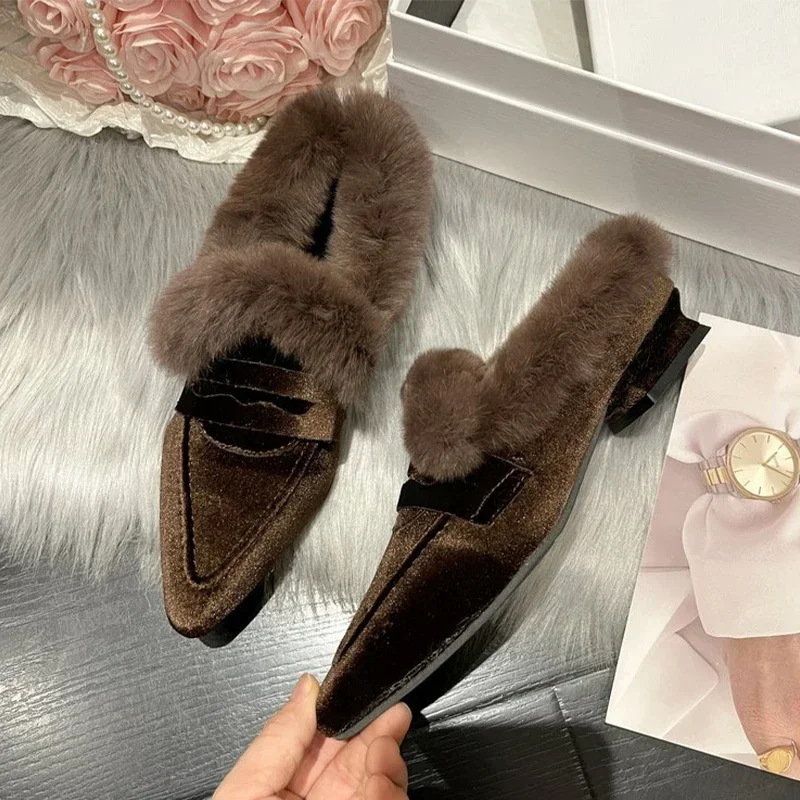 Меховые женские ботинки на плоской подошве хлопковые с острым носком замшевая