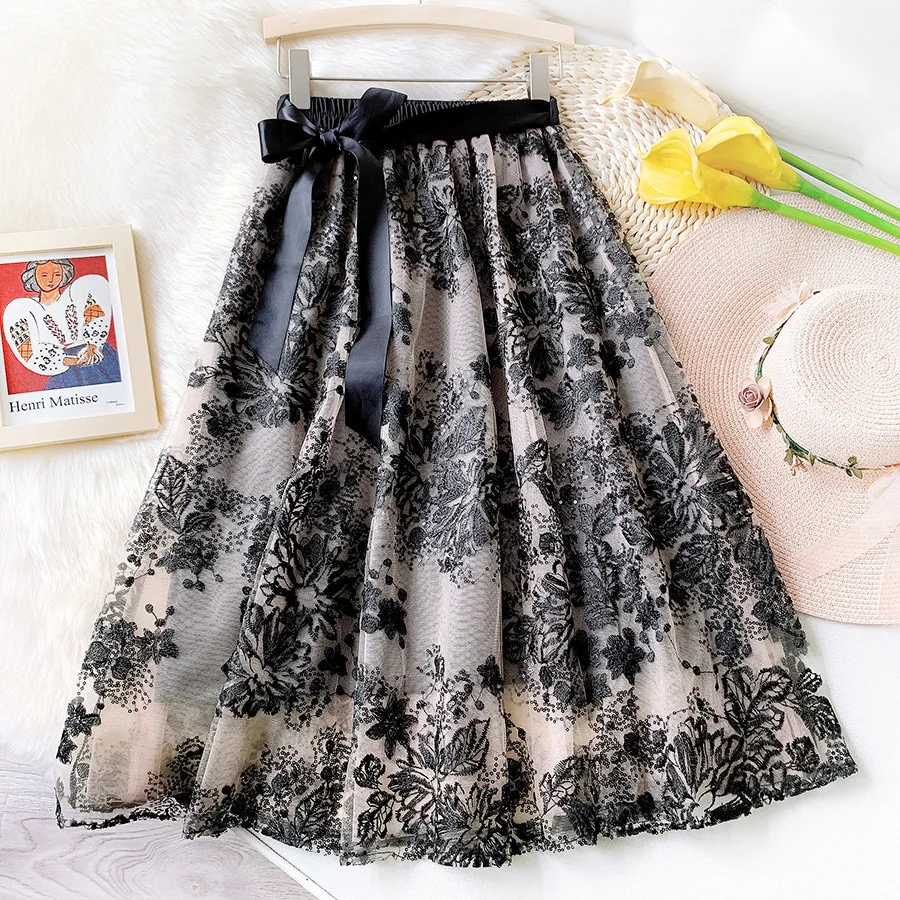 

Embroidered skirt European Sequin embroidered mesh skirt Retro High Waist lace up medium length puffy skirt
