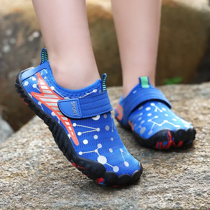 Детские кроссовки для мальчиков и девочек легкие спортивные быстросохнущие без