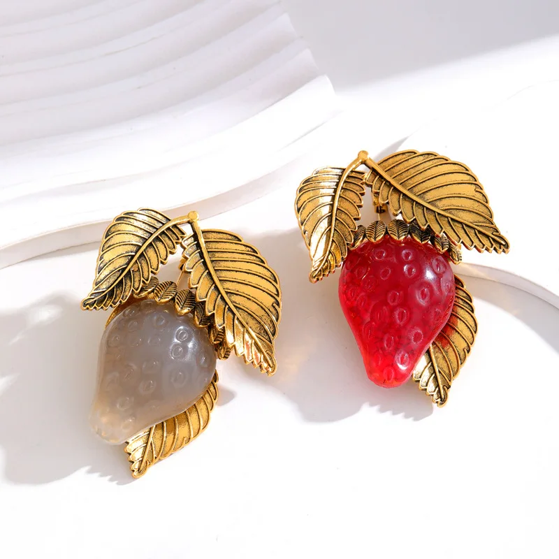 Женская Брошь в виде клубники из смолы аксессуары для одежды булавки