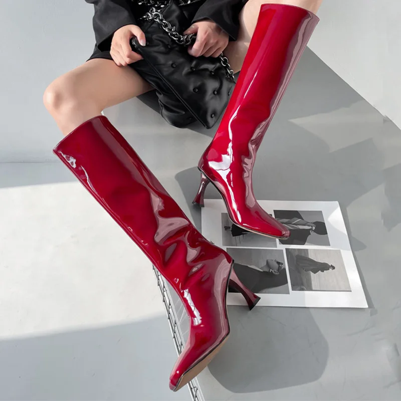 

Женские сапоги до колена на высоком каблуке, с квадратным носком, из лакированной кожи