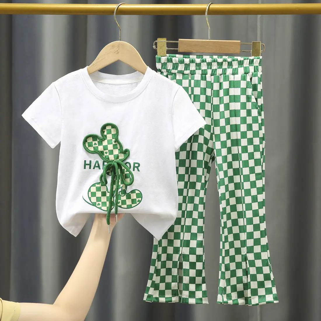 Girls' Suit 2022 New Summer Fashionable Cartoon Cotton Short-Sleeved T-shirt Ice Silk Wide-Leg Pants Two-Piece Set