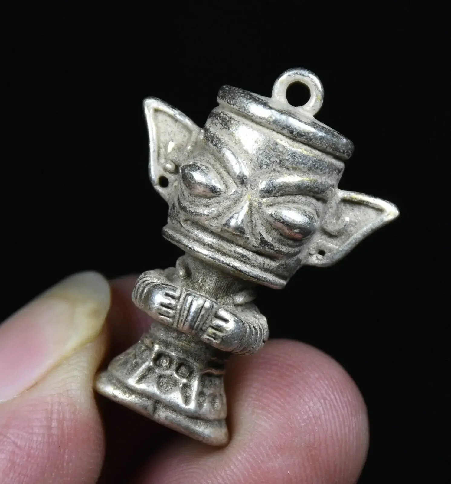 3 5 см старый китайский Мяо серебряная подставка фэн-шуй Sanxingdui People Lucky Pendant