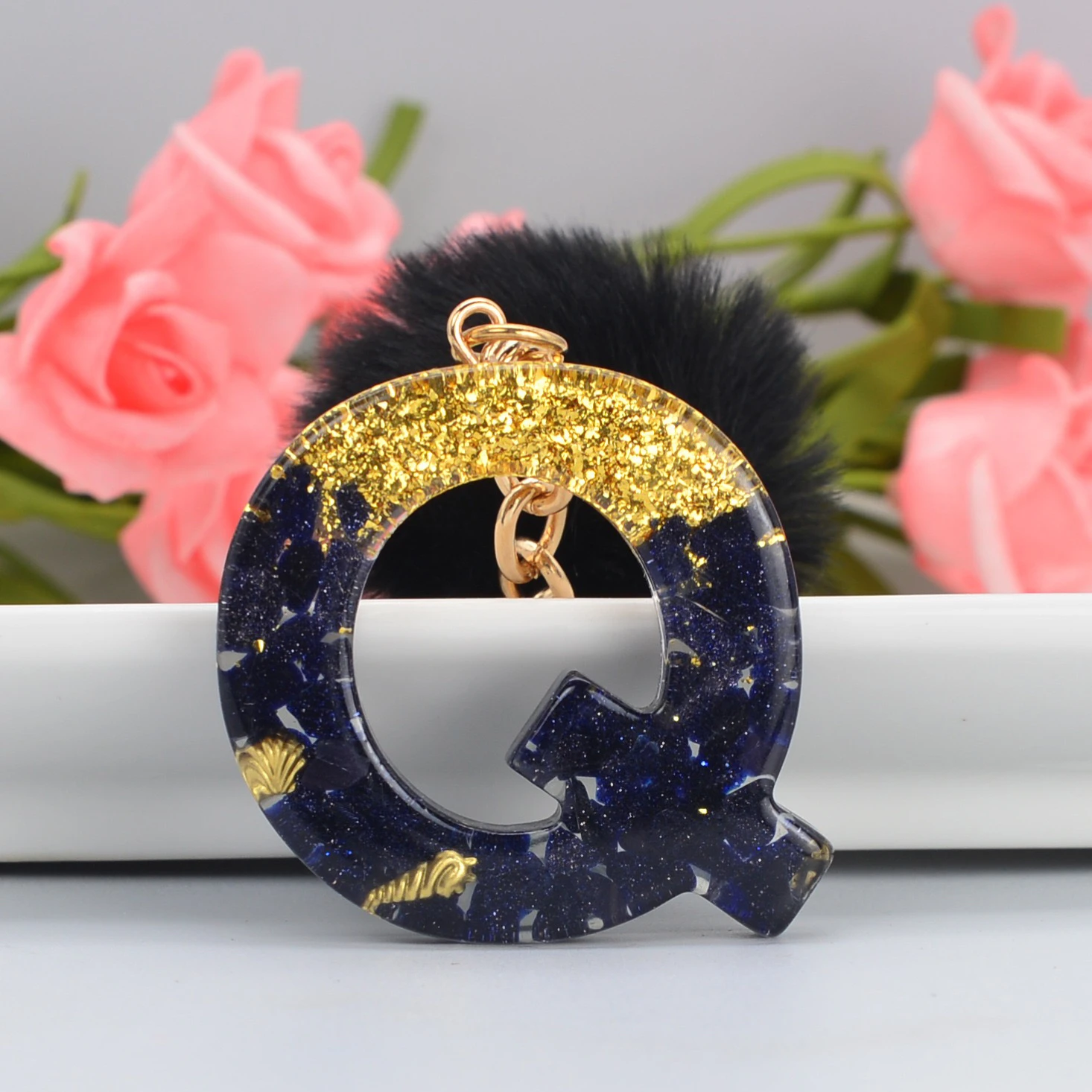 

1Pc Black Pompom Letter Keychain English Alphabet Keyring Glitter Gradient Resin Car Mirror Accessory Women Handbag Charms