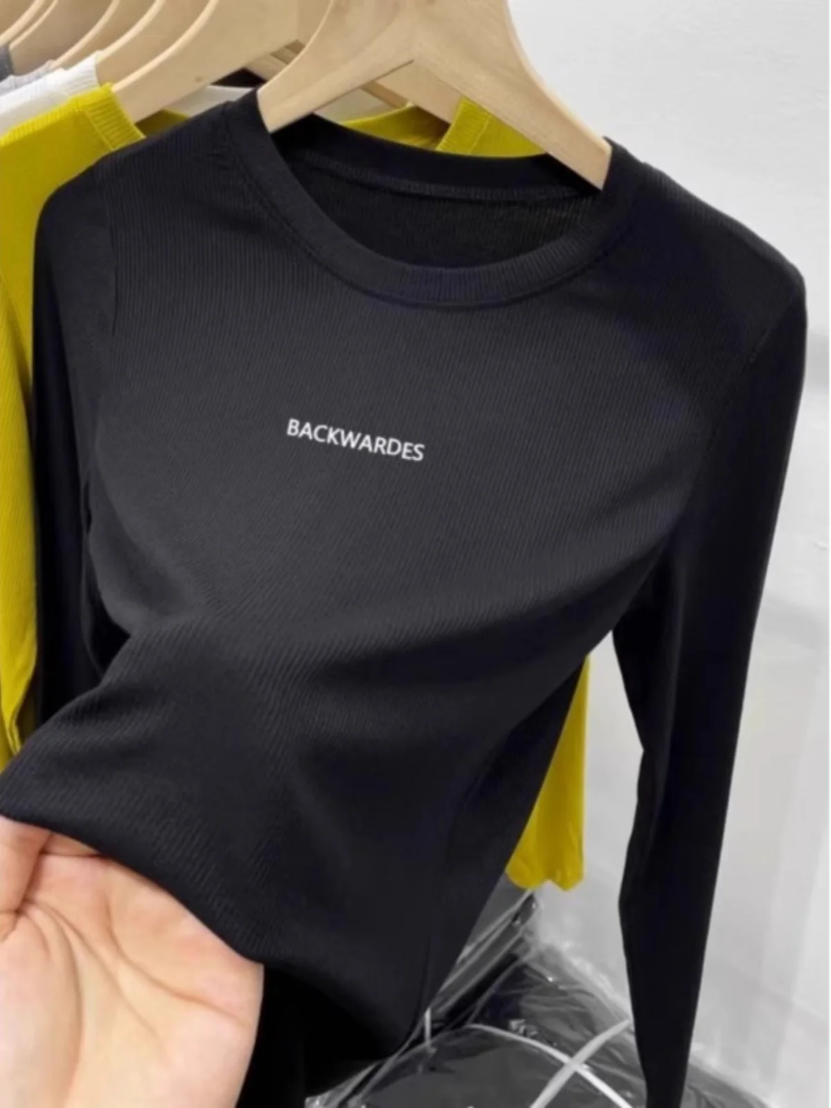 Черная высококачественная нижняя рубашка с нитью осенне-зимний топ 2024 новые