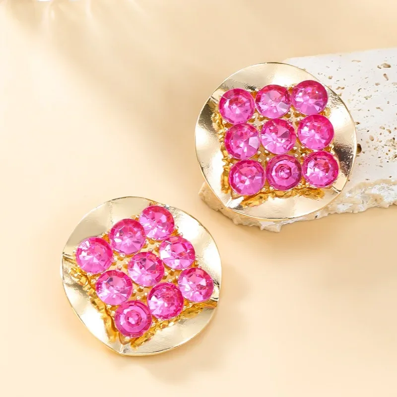 Женские серьги-гвоздики с геометрическим рисунком