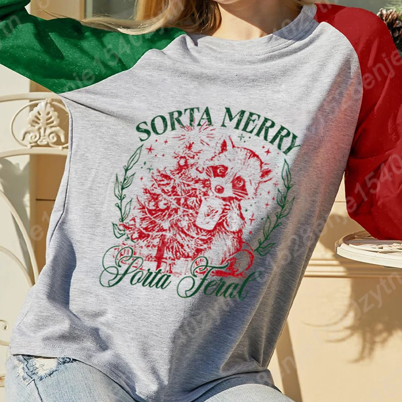 Женская повседневная футболка с длинным рукавом Рождественский енот Sorta Merry Feral