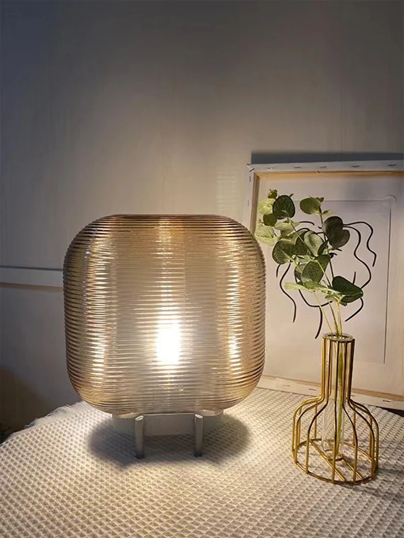 

2022 New Modern Smoke Champagne Glass Grey Metal Simple Decoration E27 Nordic Popular Korean Style Table Lamp Reading Light