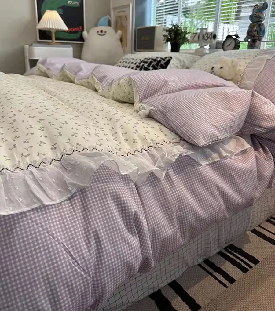 Комплект постельного белья в клетку с фиолетовыми вишнями 1 5 8