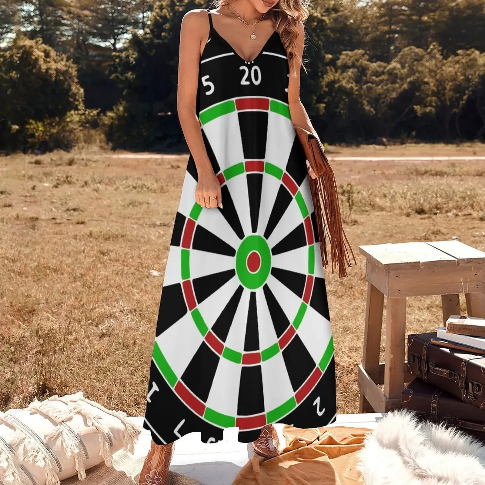 Летнее платье без рукавов с изображением Дартса и быка
