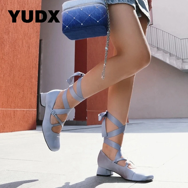 

Балетки женские с перекрестной шнуровкой, шелковые туфли-лодочки на толстом каблуке, винтажные однотонные, с ремешком с пряжкой, шикарные, 2023