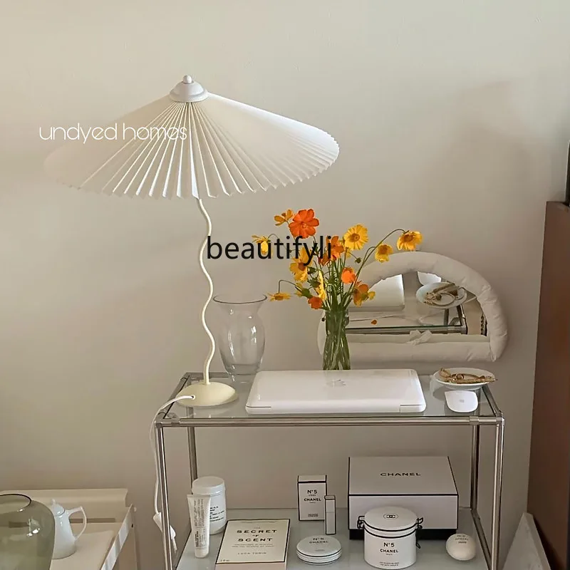 

zqPleated Floor Lamp Simple Living Room Bedroom Lamp B & B House Silent Style Bedside Atmosphere Table Lamp