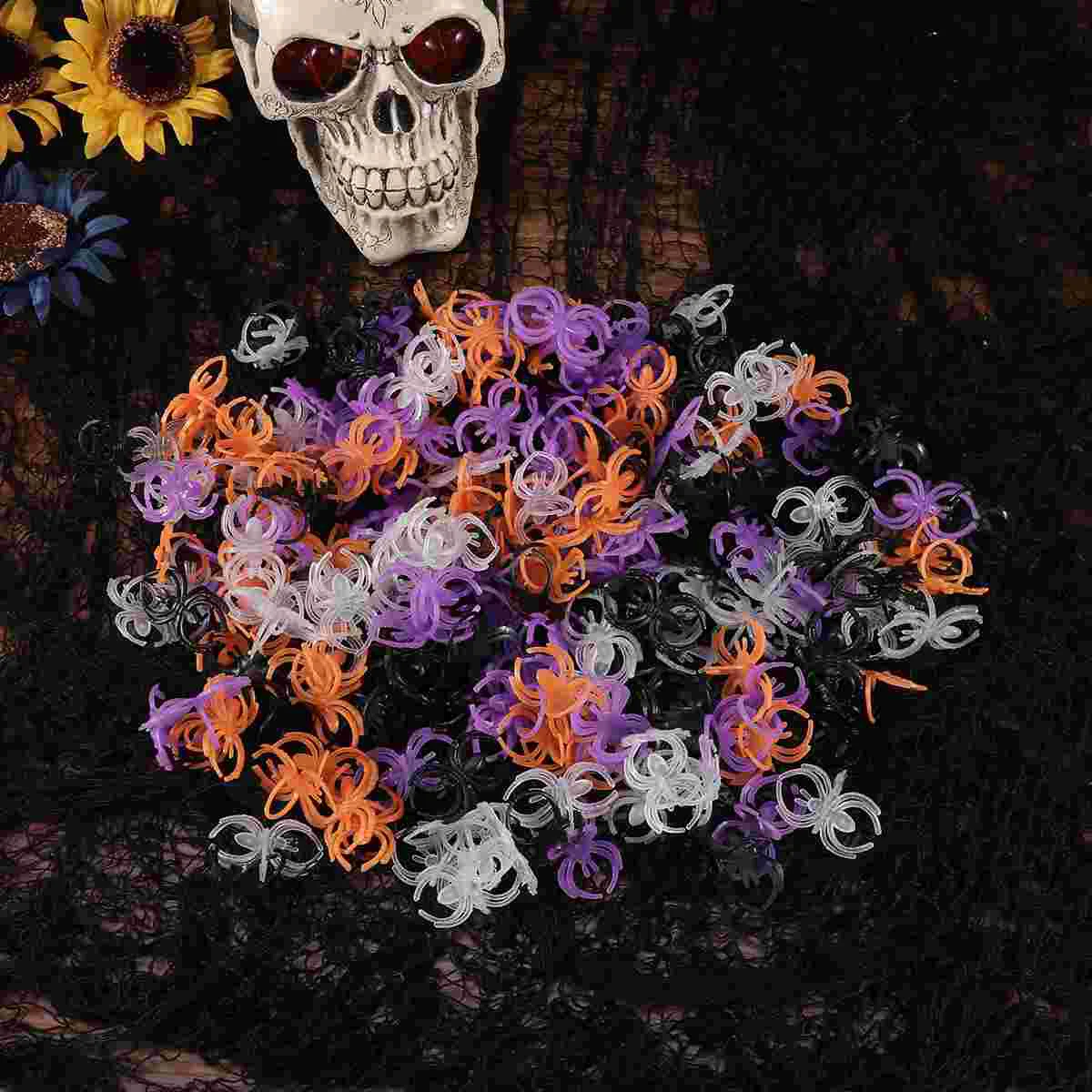 

200pcs Halloween Creative Spider Shape Ring Plastic Animal Toy Finger Ring for Trick or Treat Ghost Party Mixed Color