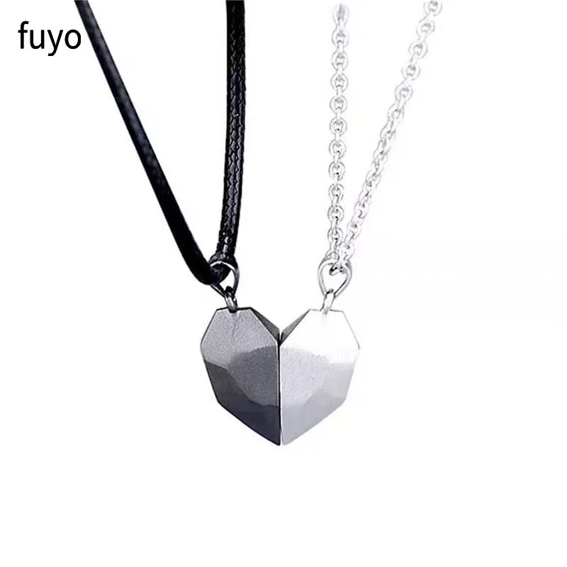 

2Pcs/Set Astronaut Heart Couple Magnetic Choker Necklace For Women Paired Pendants Chain Valentine's Day Jewelry Gift Lover