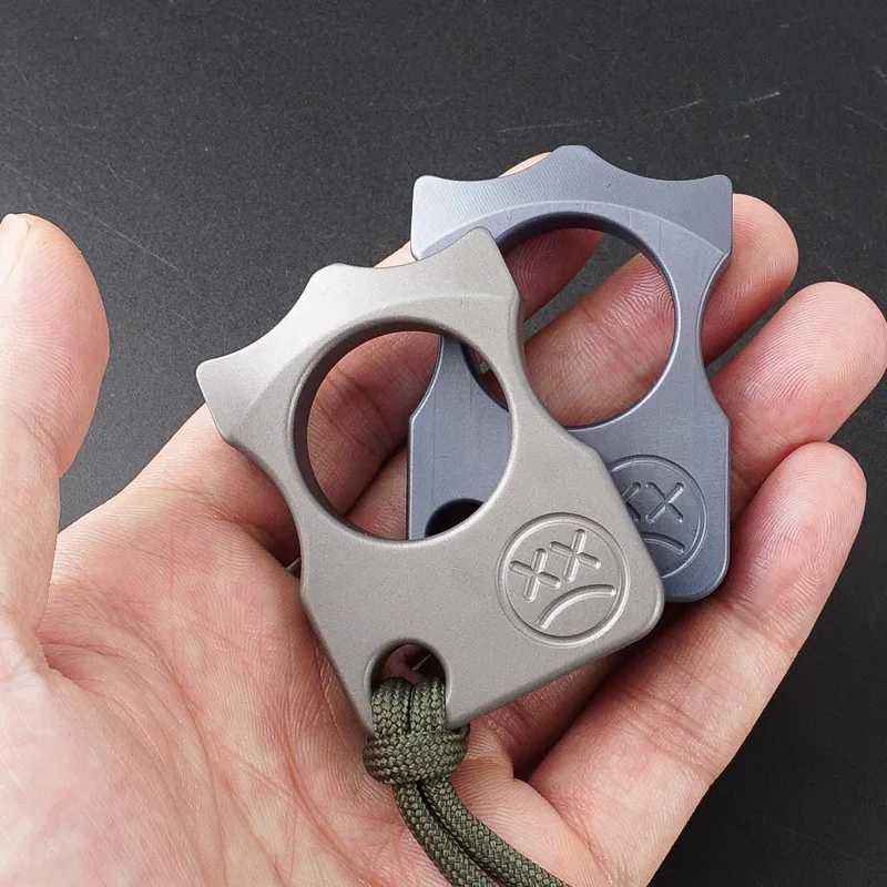 

Titanium Alloy Brass Knuckle Flower Ring EDC Brass Knuckle